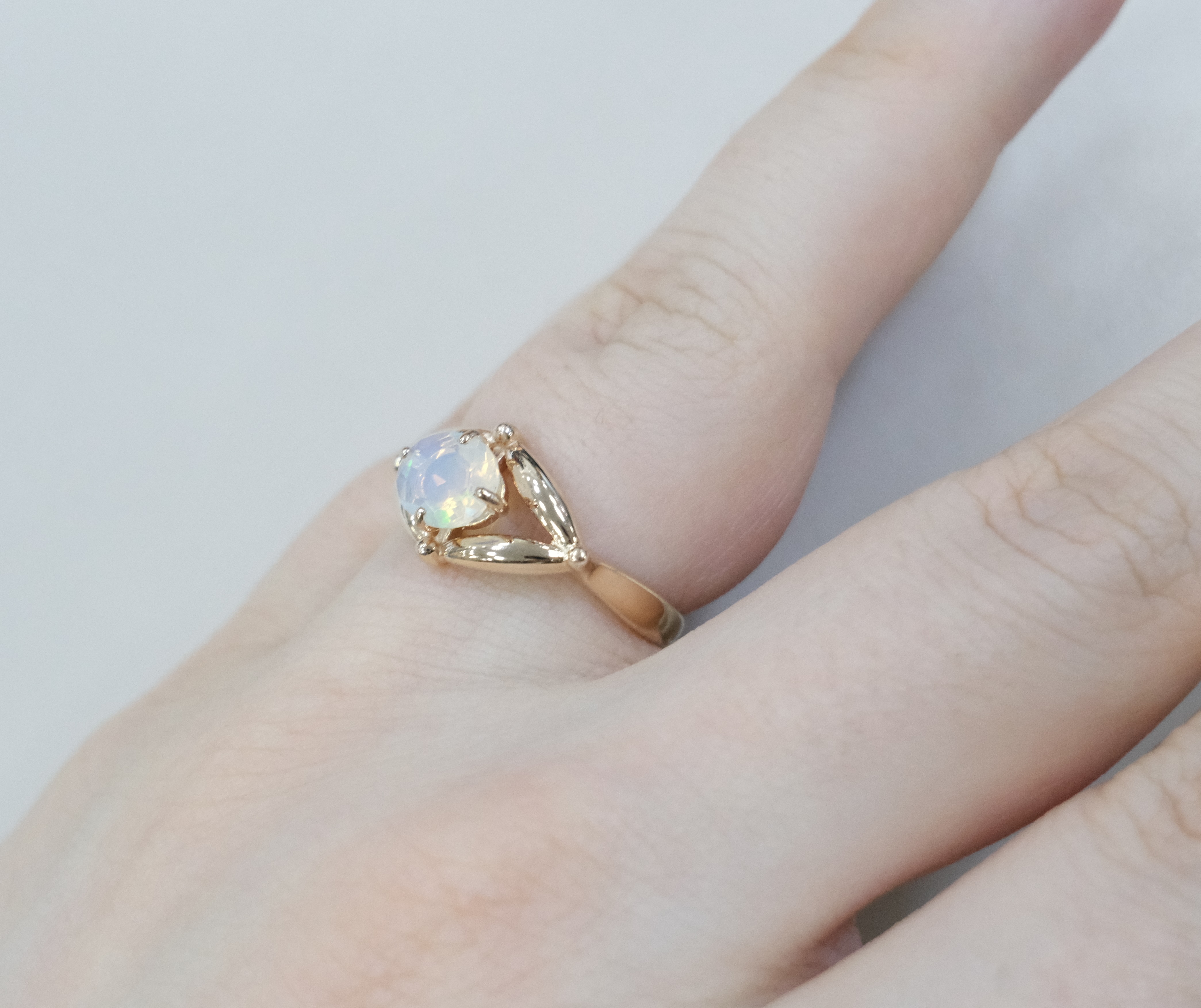 Серебряное кольцо с опалом